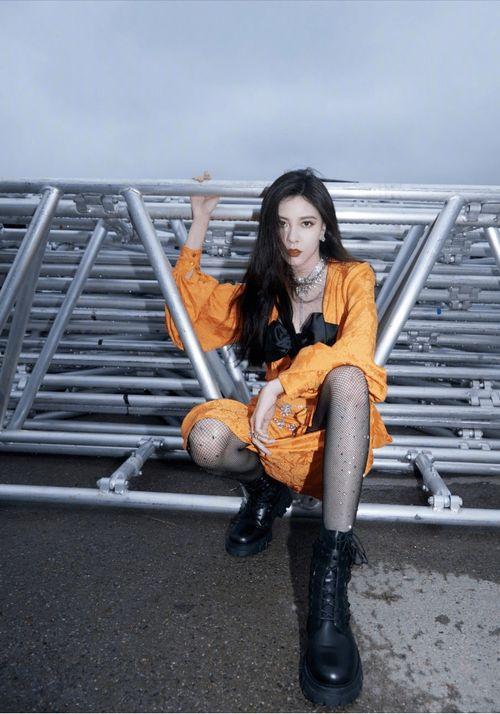 女明星丝袜皮鞋图片,丝袜皮鞋演绎女明星时尚风采