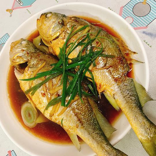 用网红玩具鱼做菜视频,创意烹饪新潮流