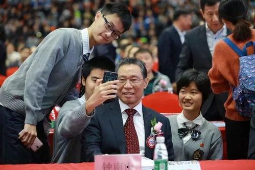 钟南山和明星合影