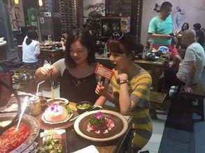 明星都排队的美食,明星效应下的美食排队传奇